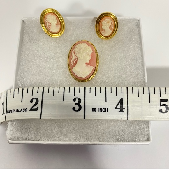Pink Cameo on Gold Tone Clip On Earrings & Brooch Pin - Picture 3 of 5